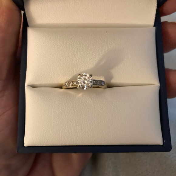 Diamond Ring 3/4-1 C My own Diamonds with3 sm stones on sides. NWOT 6-6.5 14 k - Picture 5 of 6